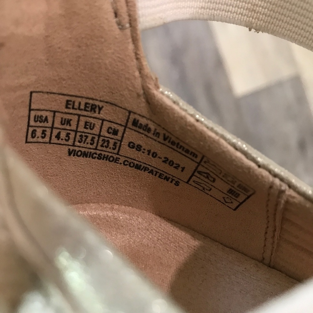 Vionic Ellery Wedges - Picture 10 of 11